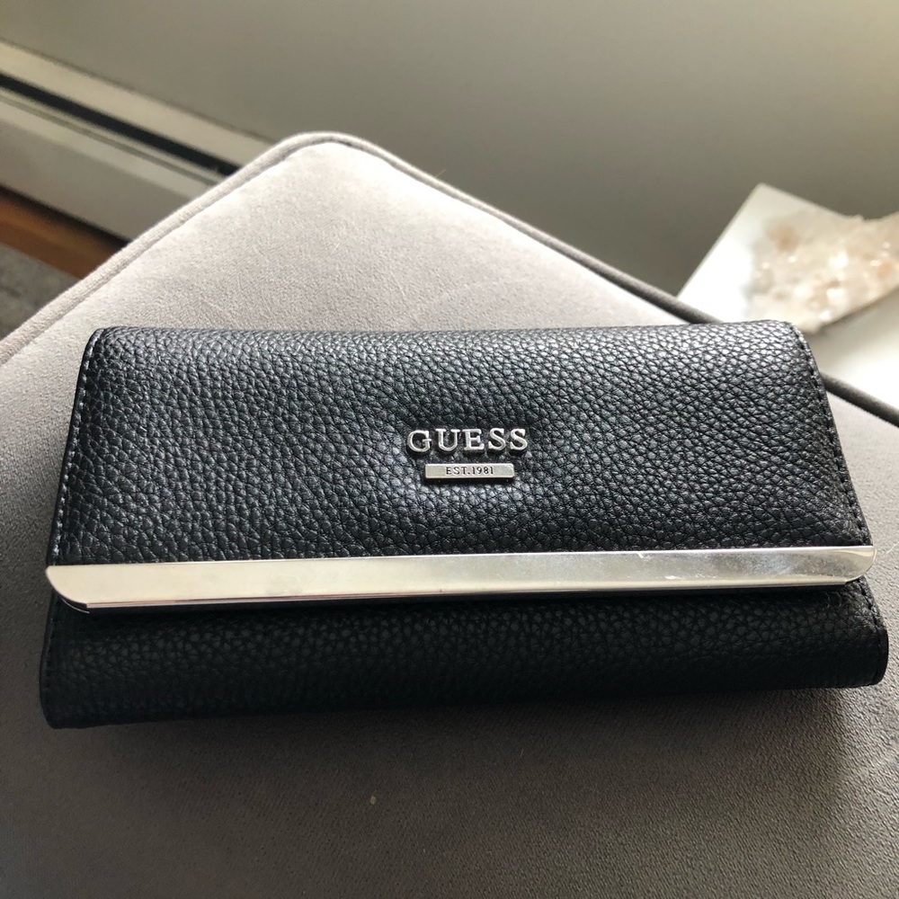 GUESS wallet